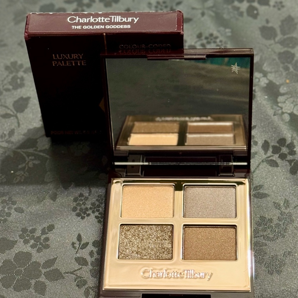 Charlotte Tilbury Luxury Eyeshadow Palette in Shade The Golden Goddess